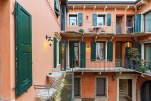 Exterior detail - Residenza Satiro (Verona)