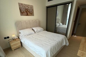 1 bedroom, WiFi, bed sheets - Elegant 1BR Apartment at Binghatti Corner with 2 Baths, Pool & Gym, JVC Dubai (Dubai)