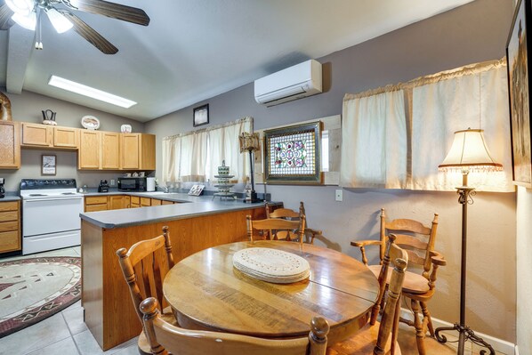 Apartment (1 Bedroom) | Interior - Cowboy Casita in Wickenburg! Equestrian Getaway (Wickenburg)