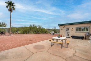 Apartment (1 Bedroom) | Interior - Cowboy Casita in Wickenburg! Equestrian Getaway (Wickenburg)
