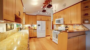 Rumah (4 Bedrooms) | Interior