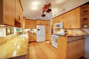 Rumah (4 Bedrooms) | Interior