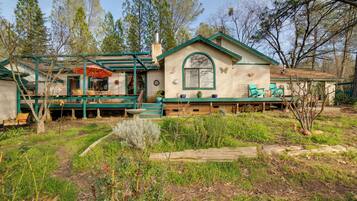 House (4 Bedrooms) | Front of property