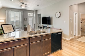 House (3 Bedrooms) | Interior