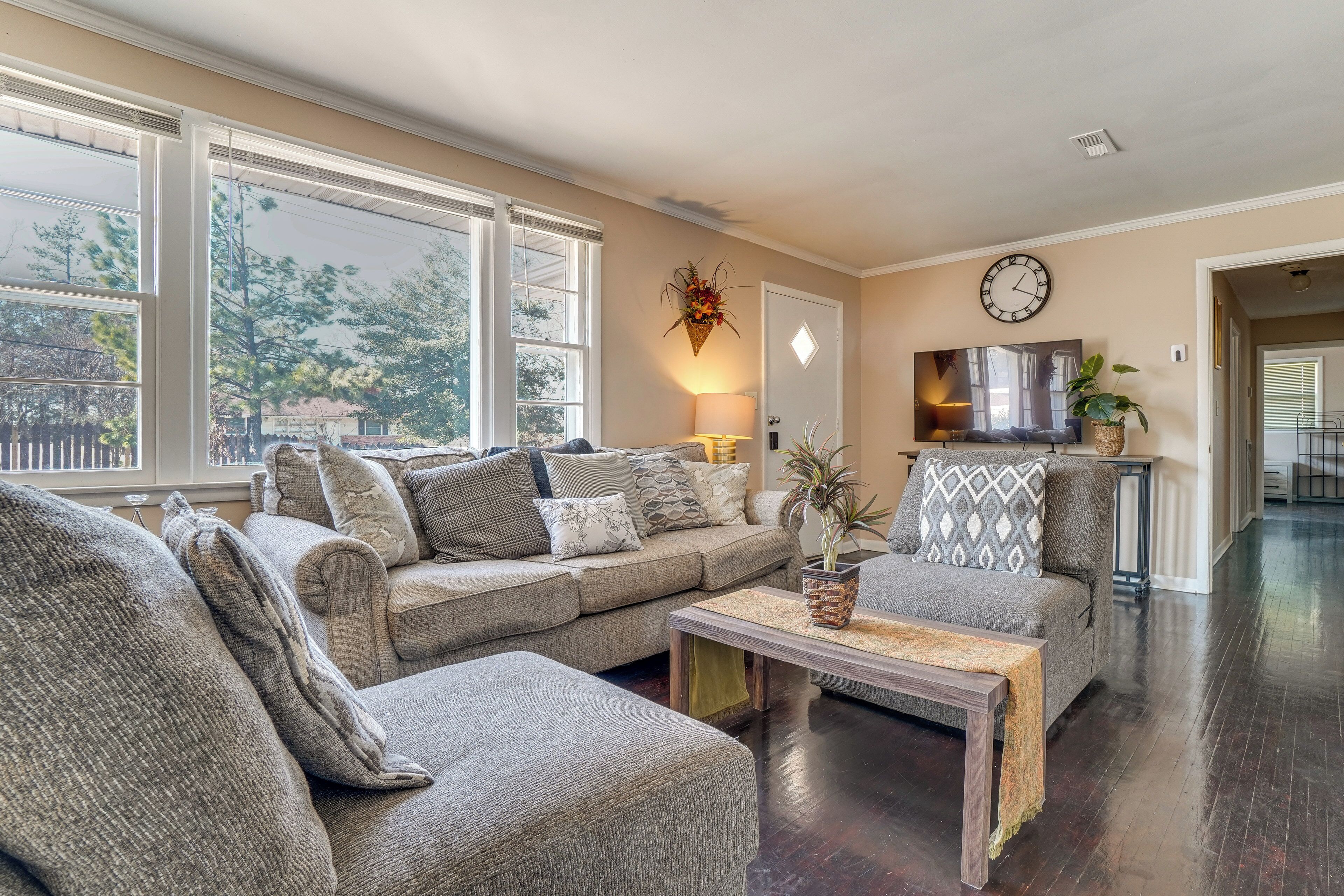 House (4 Bedrooms) | Front of property