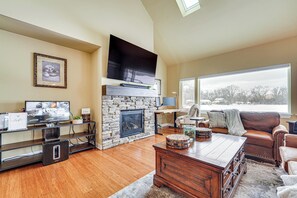 Interior - Lakefront Escape w/ Deck: 10 Mi to Ann Arbor! (Whitmore Lake)