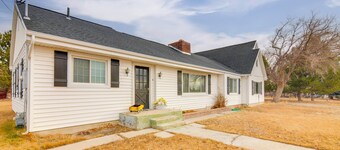 Cozy Mtn-view Retreat w/ Yard: Near Hiking & Golf!