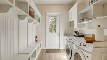 House (1 Bedroom) | Interior