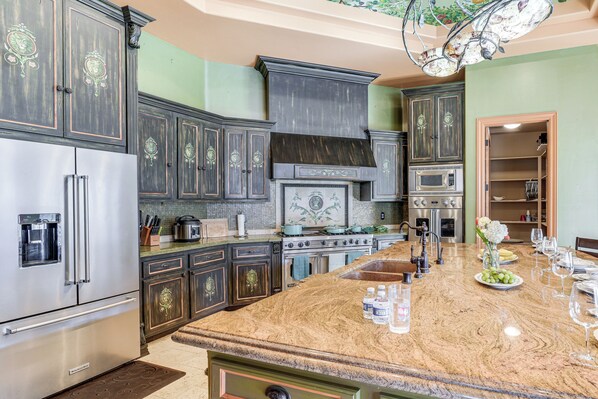 Interior - Pool, Peacocks & Views! Lavish Retreat in Gilroy (Gilroy)