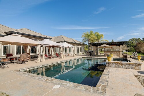 Pool, Peacocks & Views! Lavish Retreat in Gilroy