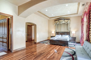 House (4 Bedrooms) | Interior - Pool, Peacocks & Views! Lavish Retreat in Gilroy (Gilroy)