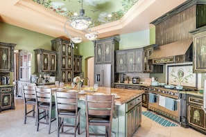 Talo (4 Bedrooms) | Sisätilat