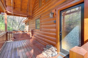 House (3 Bedrooms) | Interior - Steps to Natl Forest Trails: Quiet Ellijay Cabin (Ellijay)