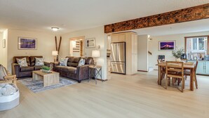 A spacious living room with a sofa set, a coffee table, and a dining area with a wooden table and chairs. - Après & Adventure: Mt Hood Retreat in Gov Camp! (Government Camp)