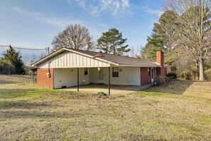House (3 Bedrooms) | Interior - 2 Mi to MSU Campus! Family Abode w/ Spacious Yard (Starkville)