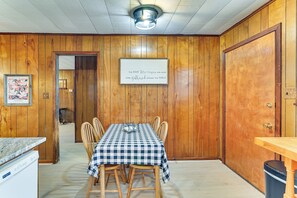 House (3 Bedrooms) | Interior - 2 Mi to MSU Campus! Family Abode w/ Spacious Yard (Starkville)