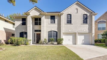 House (5 Bedrooms) | Depan hartanah