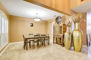 Talo (5 Bedrooms) | Sisätilat