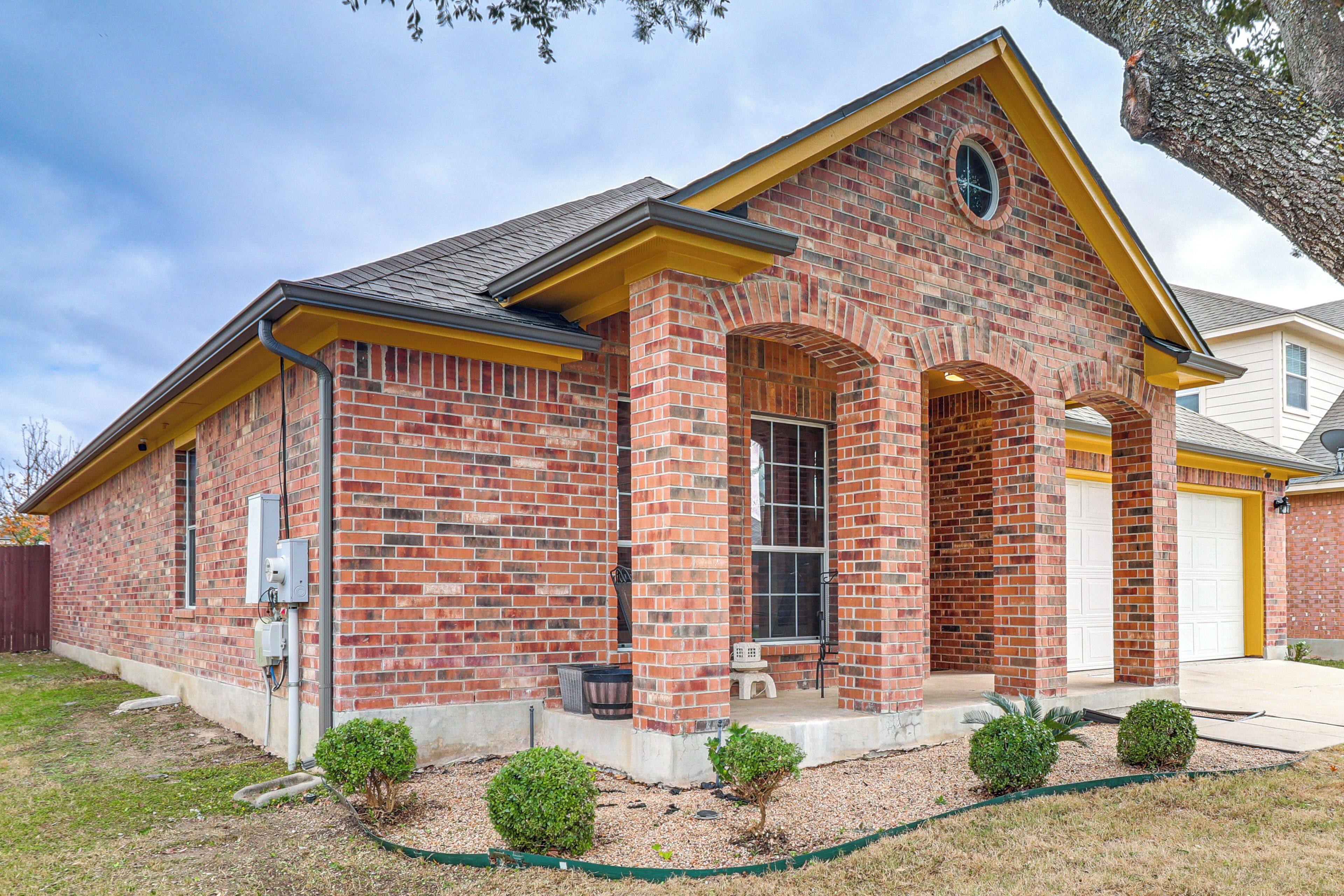 House (3 Bedrooms) | Front of property