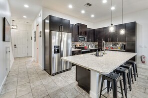 Apartment (4 Bedrooms) | Interior - Theme Park Fun & Resort-style Perks: Davenport Gem (Davenport)