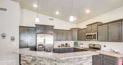 Near Parks & Venues: Upper Valley Family Home!