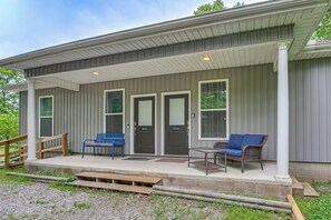 House (2 Bedrooms) | Interior - 2 Mi to Nat'l Park! Stay & Play in Hot Springs (Hot Springs)