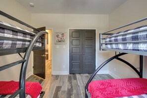 House (2 Bedrooms) | Interior - 2 Mi to Nat'l Park! Stay & Play in Hot Springs (Hot Springs)