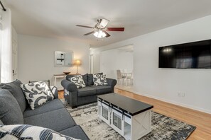 House (3 Bedrooms) | Interior - Near Hospitals & Attractions: Richmond Getaway! (Richmond)
