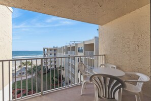 Outdoor dining - Castle Reef 524 beautifully furnished, ocean views! (New Smyrna Beach)