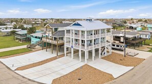 Exterior - Coastal Breeze Cottage near beach water views (Port O'Connor)
