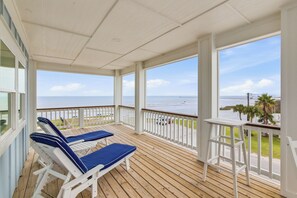 Property grounds - Coastal Breeze Cottage near beach water views (Port O'Connor)
