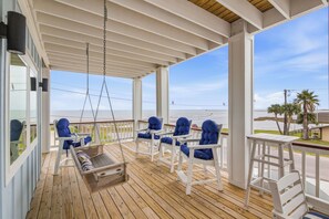 Terrace/patio - Coastal Breeze Cottage near beach water views (Port O'Connor)