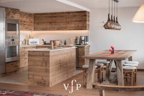 Dining - Magnificent charming apartment in a beautiful luxury residence, quiet and overlooking a large privat (Verbier)