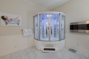 Shower, jetted bath, hair dryer, towels - Iggy's Oasis- Relax, Unwind & Recharge (Galveston)