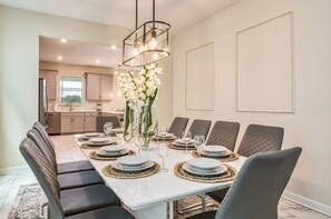 Dining - 6br/6ba Private Pool Themed Game Room (Kissimmee)