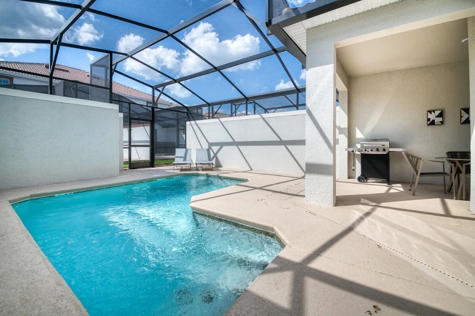 3 piscines extérieures
