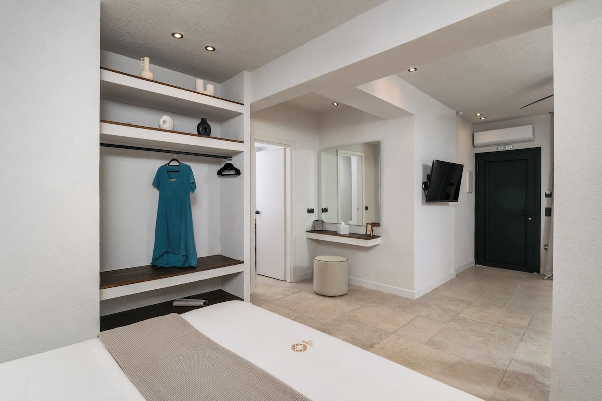 Deluxe Junior Suite | 이집트산 면 시트, 고급 침구, 객실 내 금고, 노트북 작업 공간
