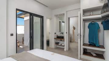 Egyptian cotton sheets, premium bedding, in-room safe, laptop workspace