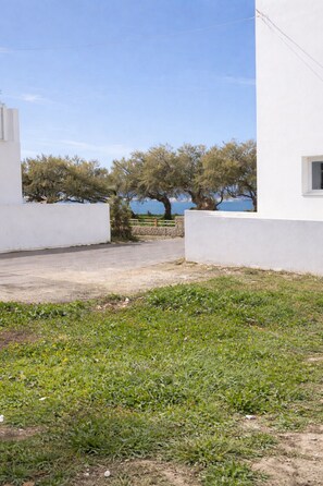 Property grounds - OSTRIA VENTO (Milos)