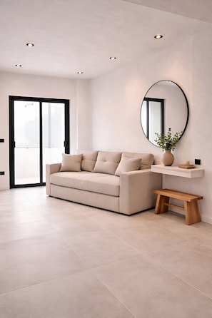 Junior Suite with Balcony | Espacio para trabajar con laptop y wifi gratis