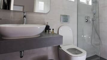Apartment, 1 Bedroom, Sea View | Bathroom | Shower, rainfall showerhead, free toiletries, hair dryer