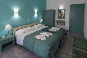 In-room safe, blackout curtains, iron/ironing board, free WiFi - Armonia Apartments (Chania)