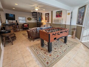 Games room - A Witch Duck - 4 BR Oceanside Home w/Privale Pool (Southern Shores)