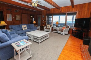 TV - Captain's R&R - 5 BR Oceanfront Home w/Private Pool & Hot Tub - Dogs Allowed (Southern Shores)