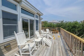 Outdoor dining - Saltwater Gospel - Oceanside 5 BR home w/Private Pool, Dogs Allowed (Duck)