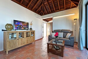 Living area - Beautiful newly built house with private pool (Tijarafe)