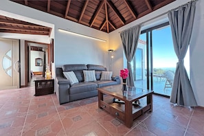 Living area - Beautiful newly built house with private pool (Tijarafe)