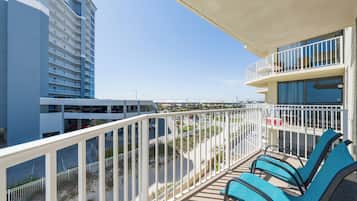 Signature appartement, 2 slaapkamers, balkon, uitzicht op het strand | Balkon