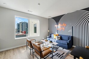 Living area - Pianissimo-2 Units-Rooftop Pool-Gym-On Music Row (Nashville)