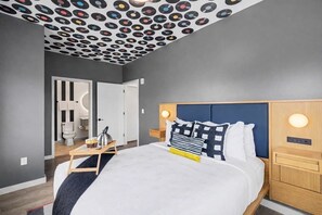 3 habitaciones, tabla de planchar con plancha y cuna de viaje 